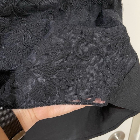 Laundry black sleeveless top - Picture 7 of 7